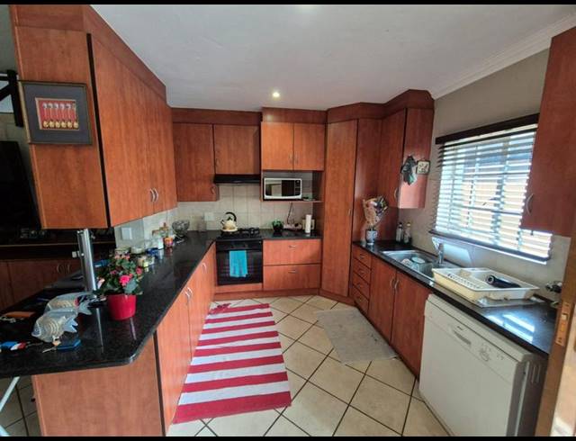 2 BEDROOM TOWNHOUSE FOR SALE IN ANNLIN